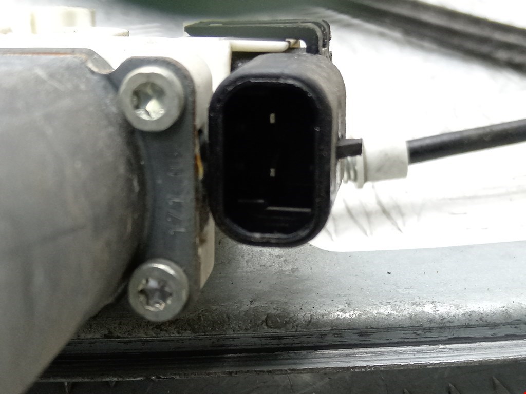 Стеклоподъемник передний левый MITSUBISHI Colt Z3 2003-2012