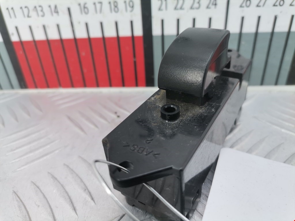 Кнопка стеклоподъемника PEUGEOT 4007 2007-2012