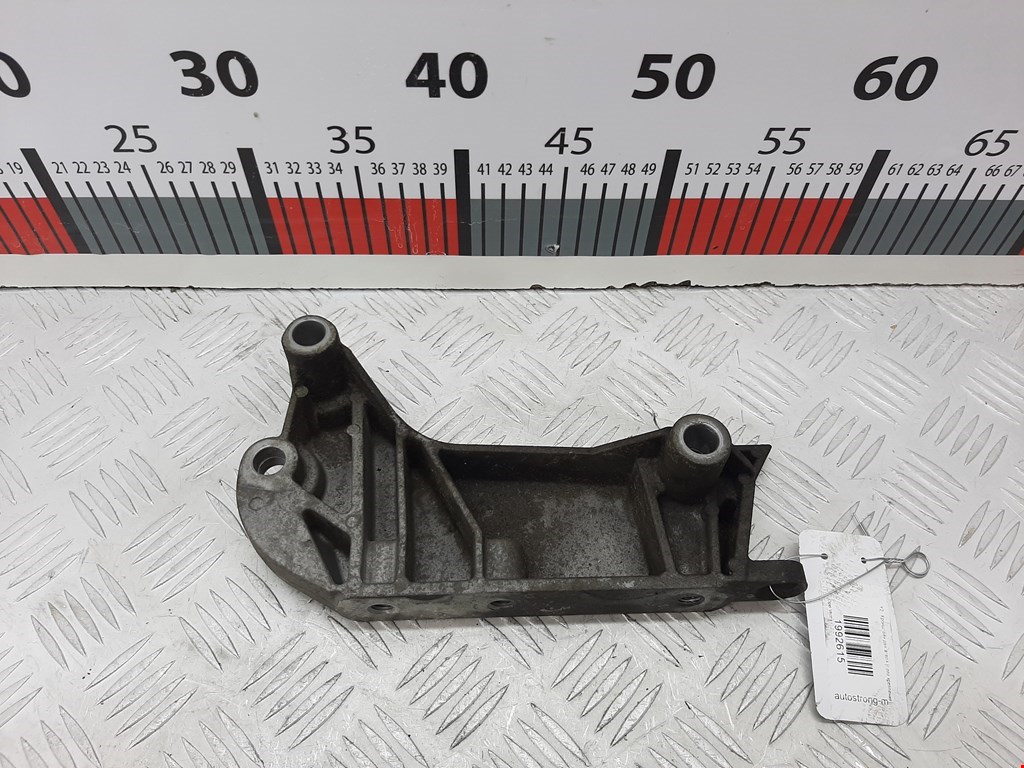 Кронштейн (крепление лапа) двигателя Opel Vectra C (2002-2008)