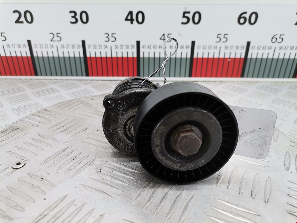 Натяжитель ремня генератора (приводного поликлинового ремня Volkswagen Passat 7 (2012-2015)