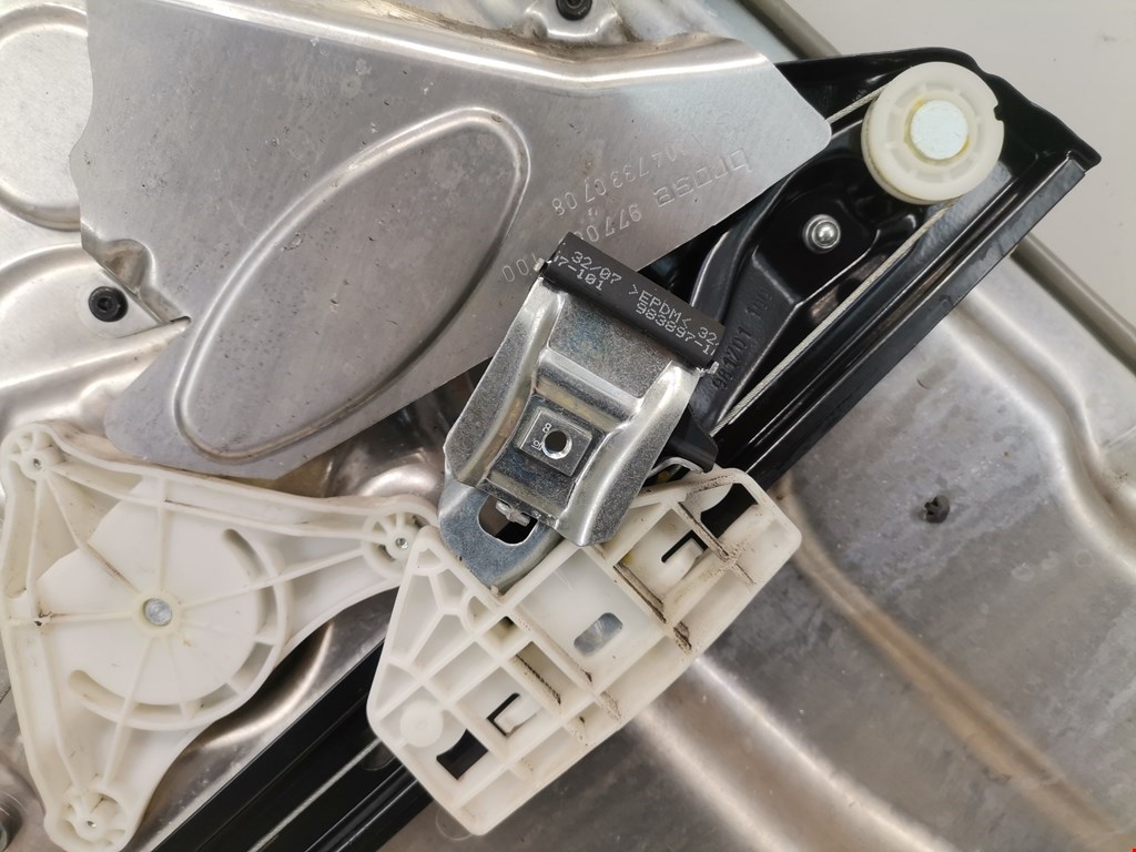 Стеклоподъемник задний левый MERCEDES-BENZ C-Class C-klasse W204 2007-2015