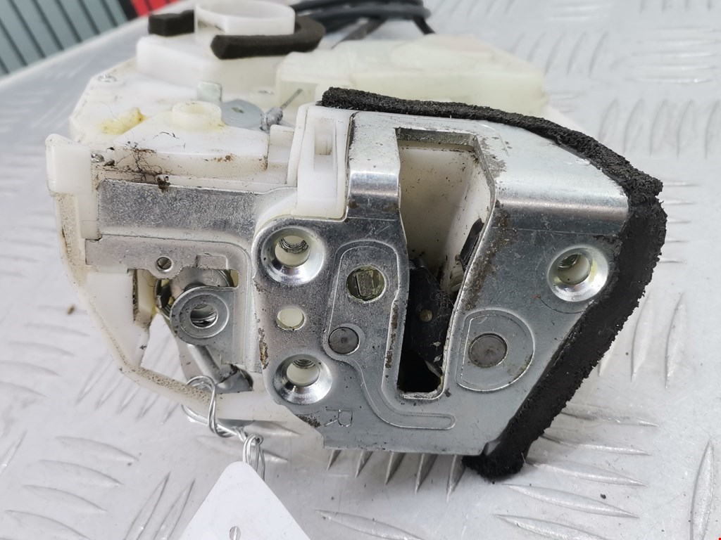 Замок двери задней правой FIAT Sedici 2005-2014