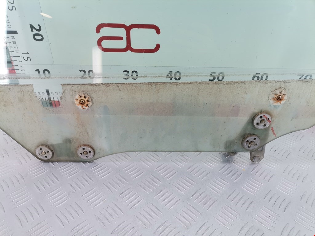 Стекло двери заднее левое SUBARU Forester I 1997-2002