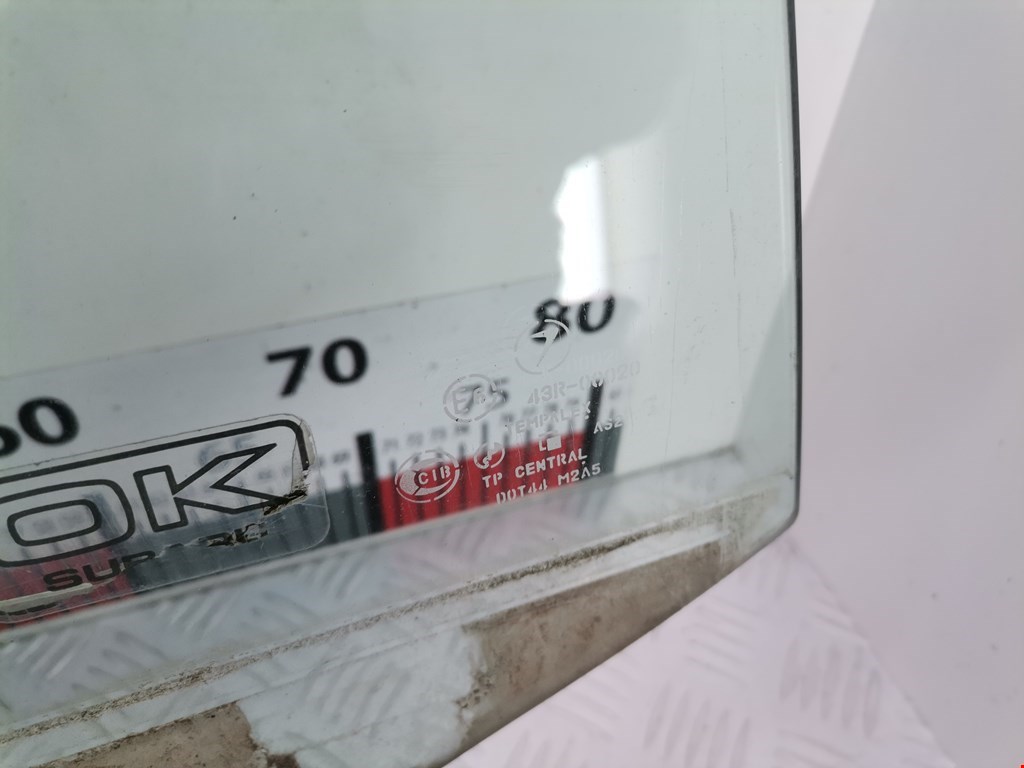 Стекло двери заднее левое SUBARU Forester I 1997-2002