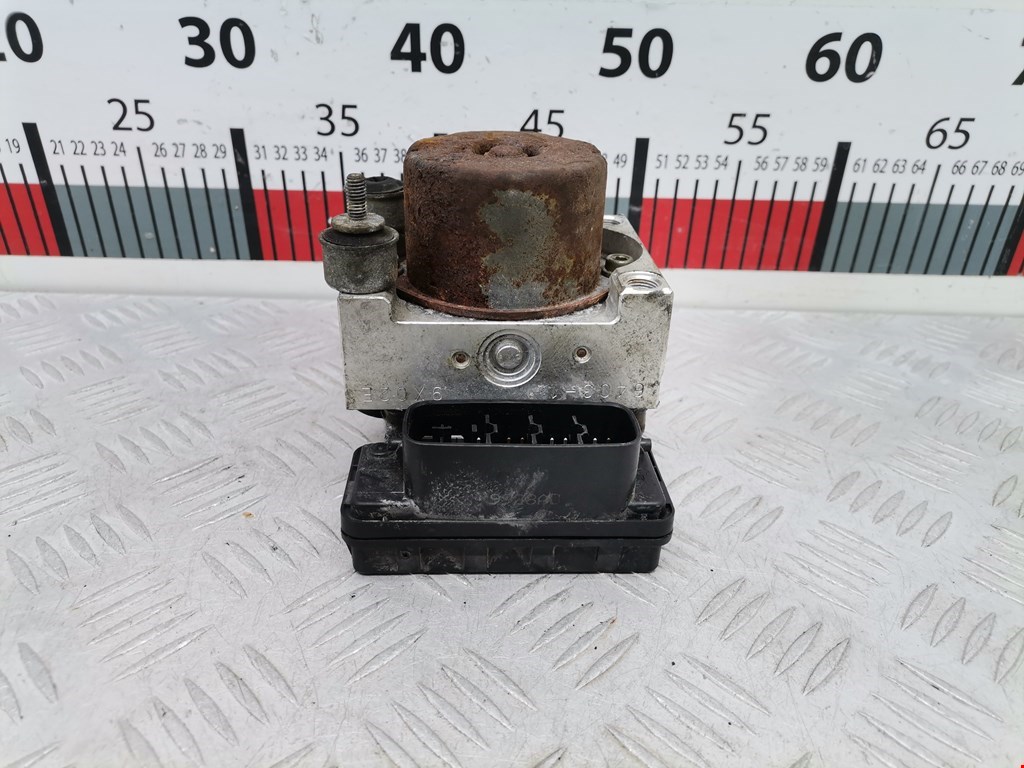 Блок ABS (насос) TOYOTA Yaris Verso 1999-2006