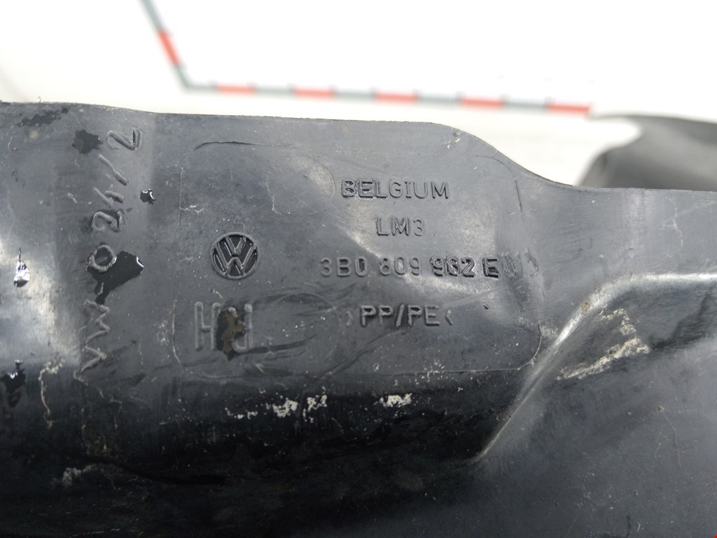 Локер (подкрылок) передний правый VOLKSWAGEN Passat B5 1997-2005