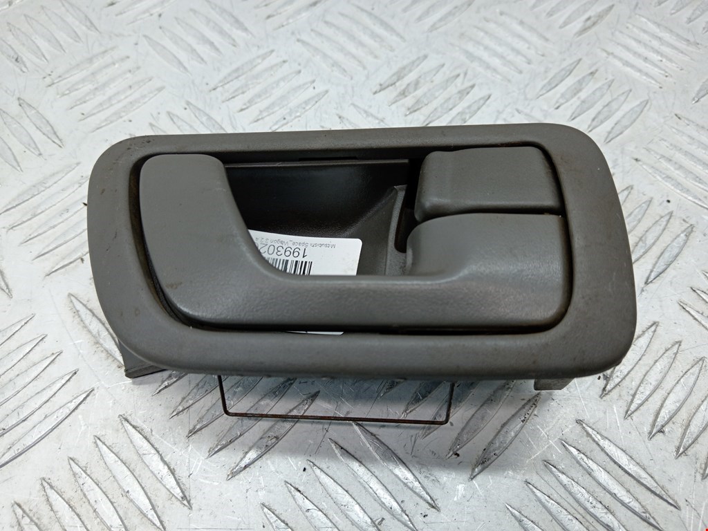 Ручка дверная задняя внутренняя правая MITSUBISHI Space Wagon N8,N9 1998-2004
