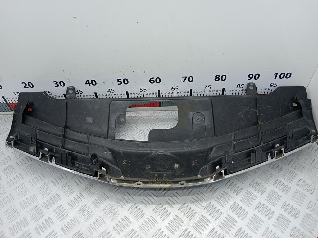 Решетка радиатора NISSAN Note E11 2005-2014