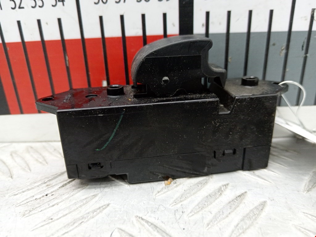 Кнопка стеклоподъемника MITSUBISHI Lancer IX CS 2000-2010