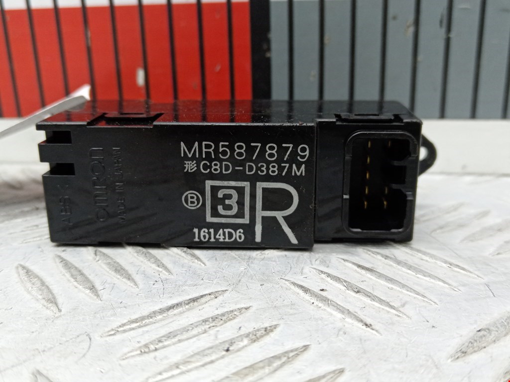 Кнопка стеклоподъемника MITSUBISHI Lancer IX CS 2000-2010