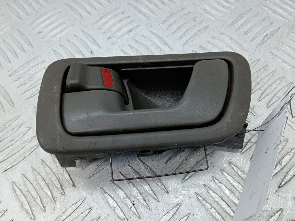 Ручка дверная задняя внутренняя левая MITSUBISHI Space Wagon N8,N9 1998-2004