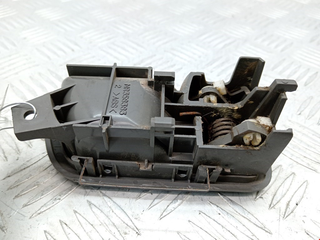 Ручка дверная задняя внутренняя левая MITSUBISHI Space Wagon N8,N9 1998-2004