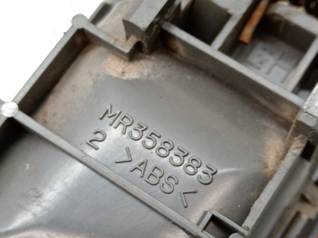 Ручка дверная задняя внутренняя левая MITSUBISHI Space Wagon N8,N9 1998-2004