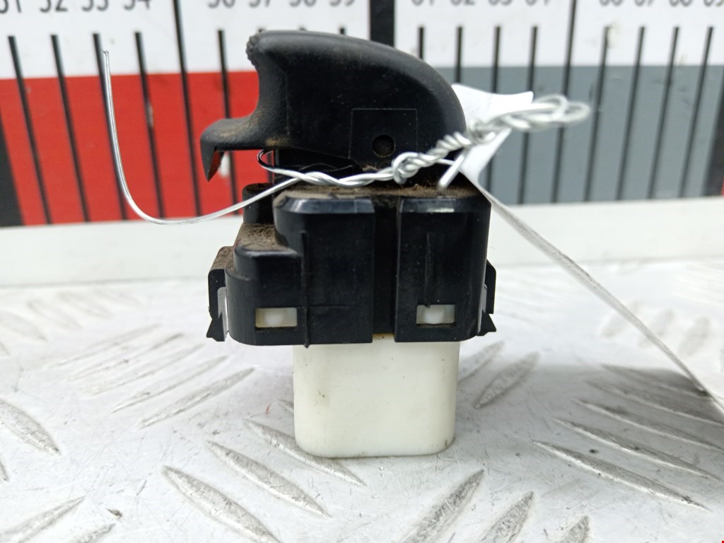 Кнопка стеклоподъемника MITSUBISHI Space Wagon N8,N9 1998-2004