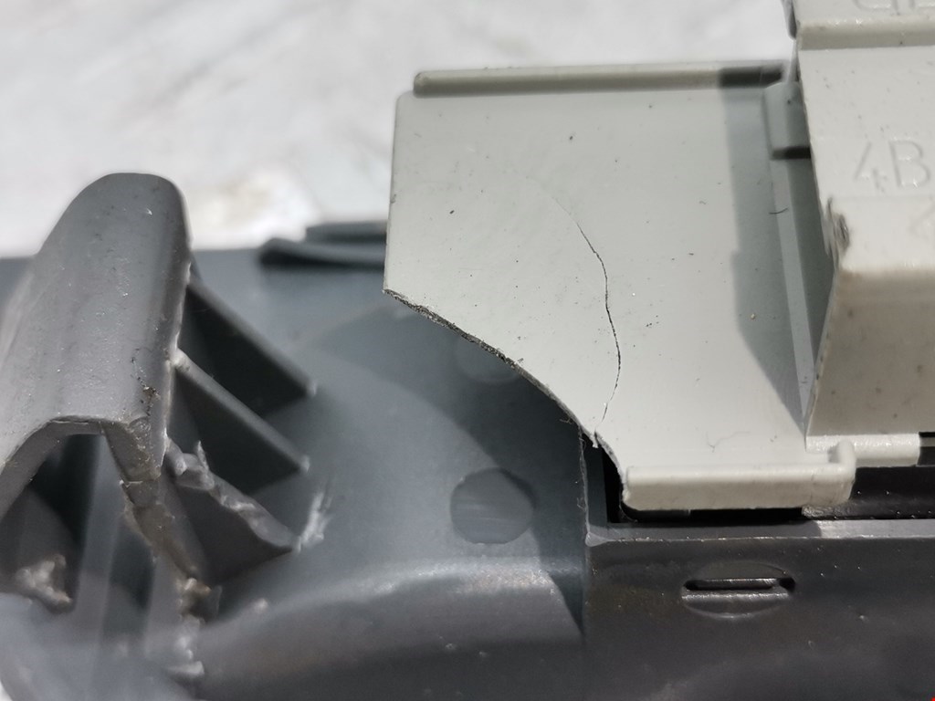 Кнопка стеклоподъемника AUDI A6 C5 1997-2004