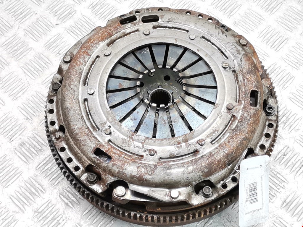 Маховик (демпфер сцепления) AUDI A3 8P 2003-2013