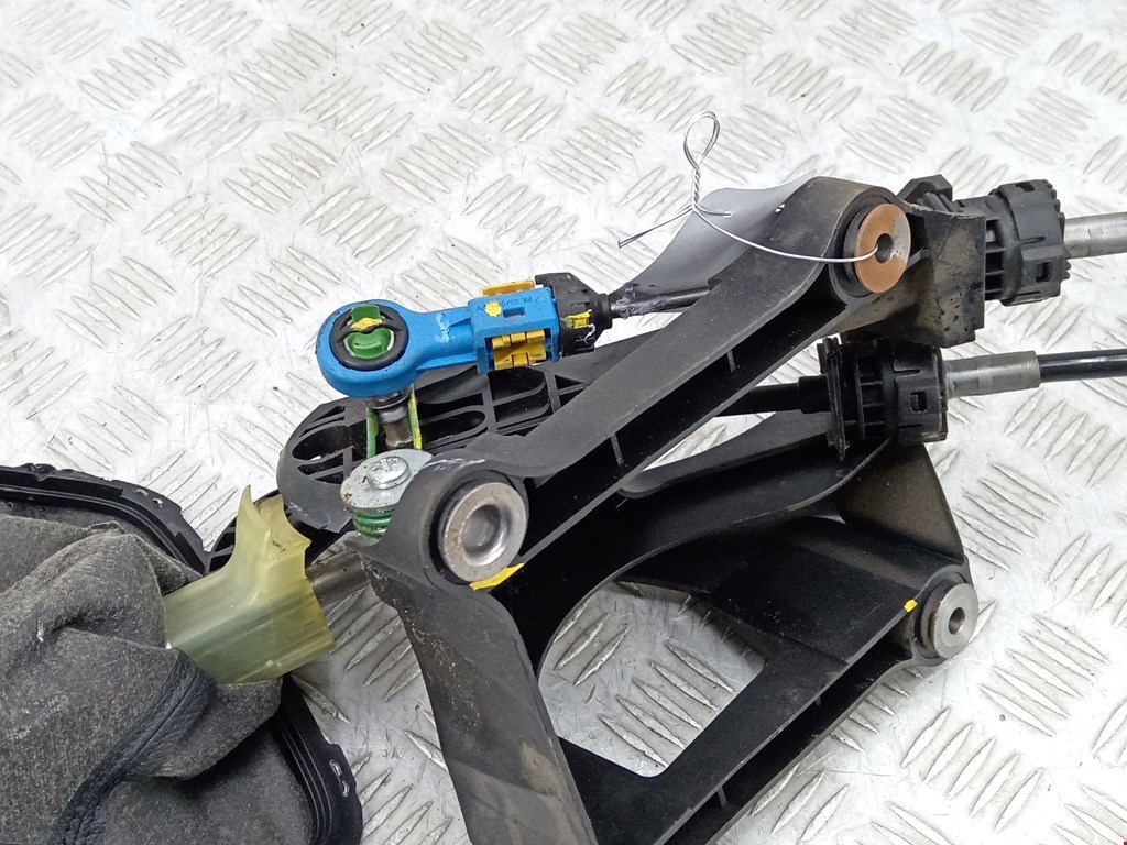 Кулиса (селектор) АКПП/МКПП в салоне TOYOTA Auris E150 2006-2012