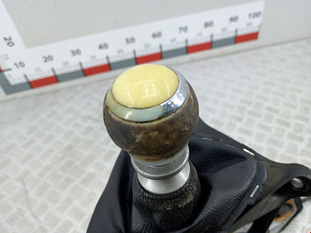 Кулиса (селектор) АКПП/МКПП в салоне TOYOTA Auris E150 2006-2012