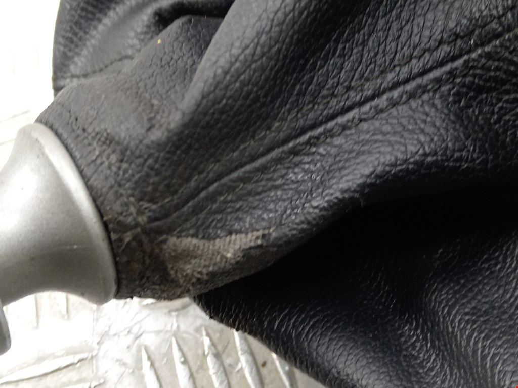 Кулиса (селектор) АКПП/МКПП в салоне TOYOTA Auris E150 2006-2012