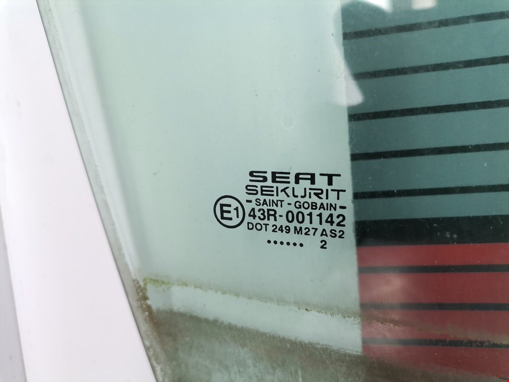 Стекло двери переднее правое SEAT Ibiza 2002-2008