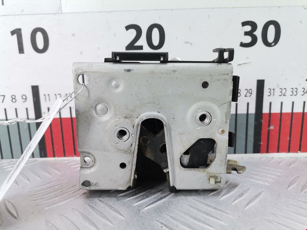 Замок двери задней правой AUDI A4 B5 1995-2001