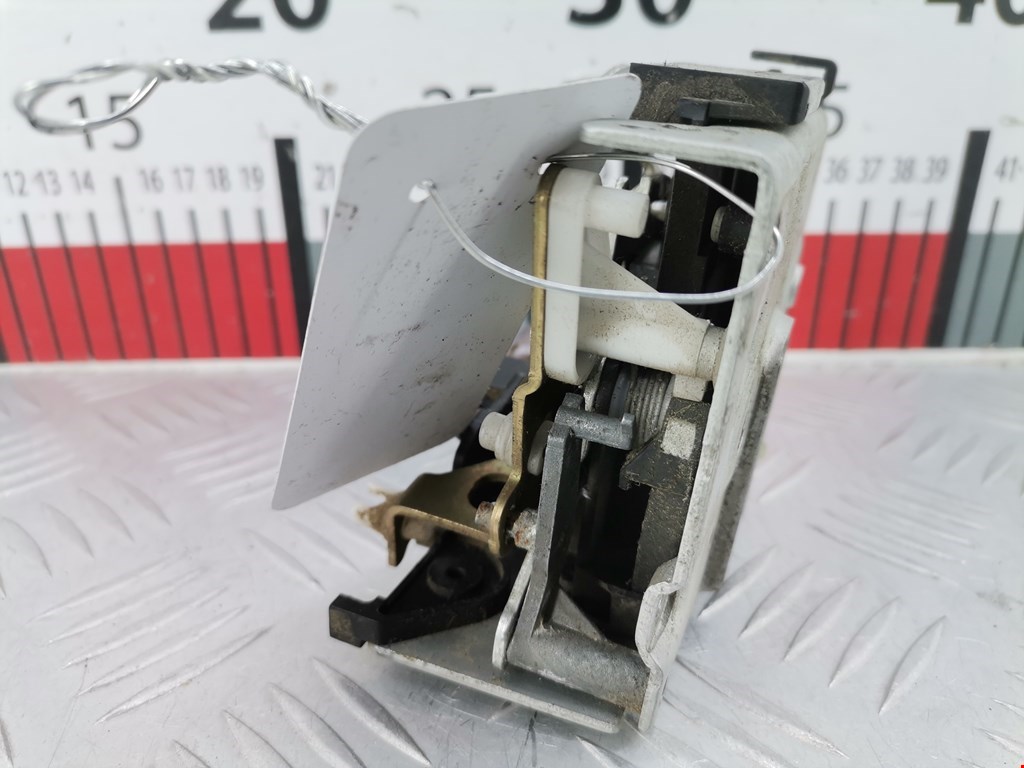 Замок двери задней правой AUDI A4 B5 1995-2001