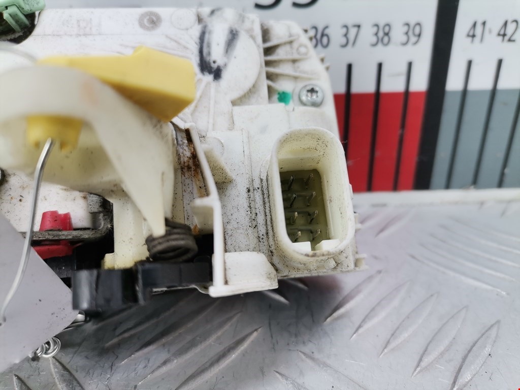 Замок двери передней правой JEEP Patriot 2007-2017