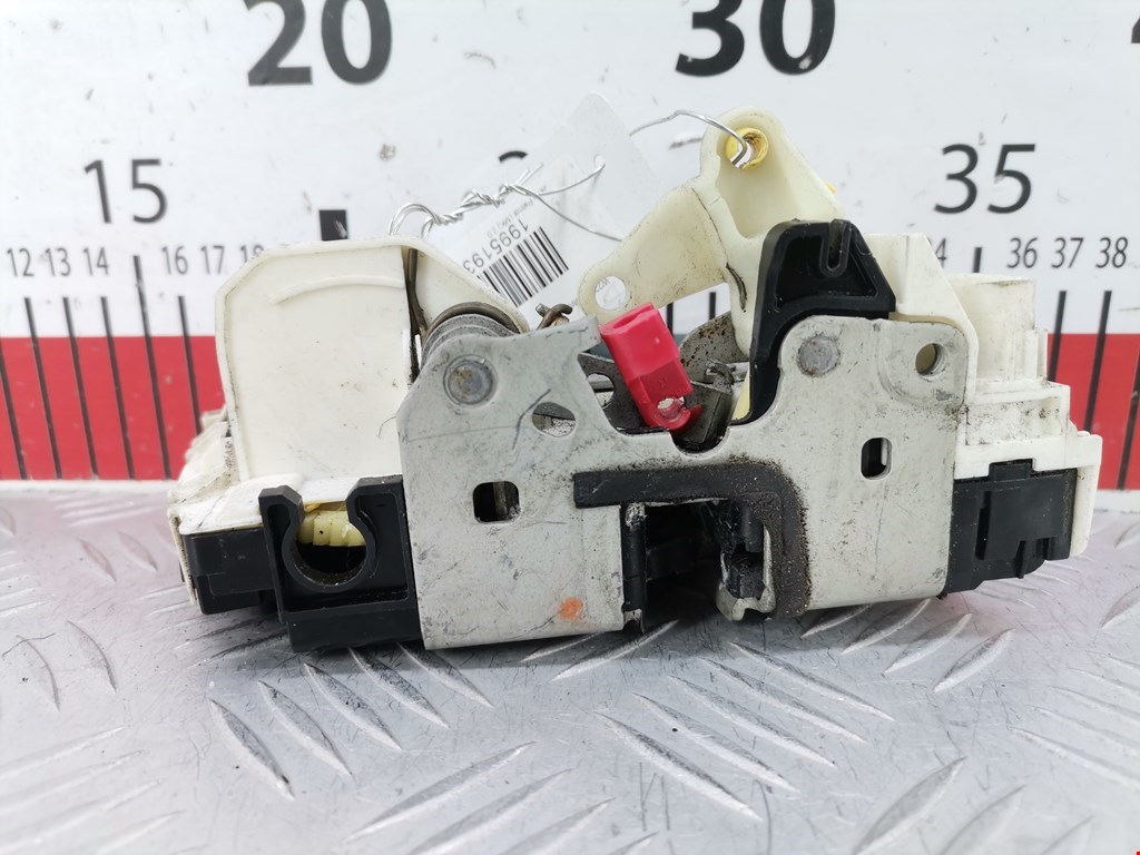 Замок двери передней правой JEEP Patriot 2007-2017