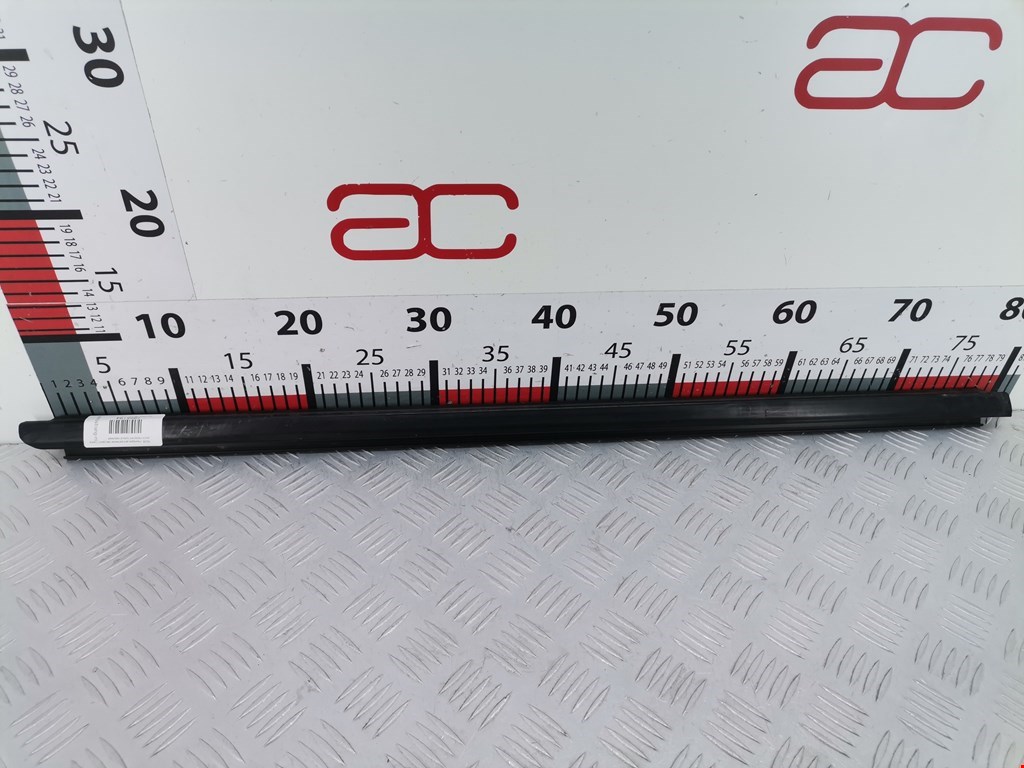 Накладка декоративная (молдинг) стекла двери передней правой Jeep Patriot (MK) (2006-2016)