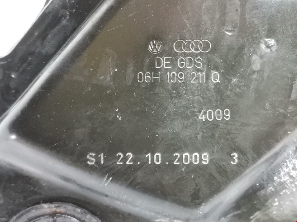 Крышка двигателя передняя AUDI A4 B8 2007-2015