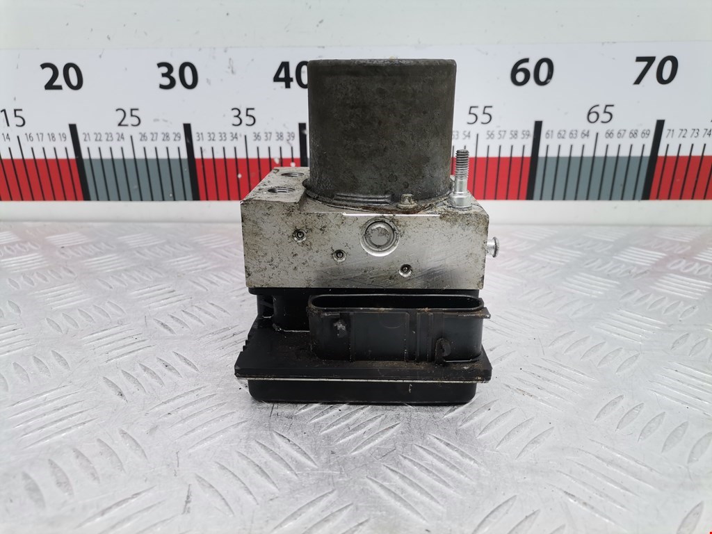 Блок ABS (насос) NISSAN Note E11 2005-2014