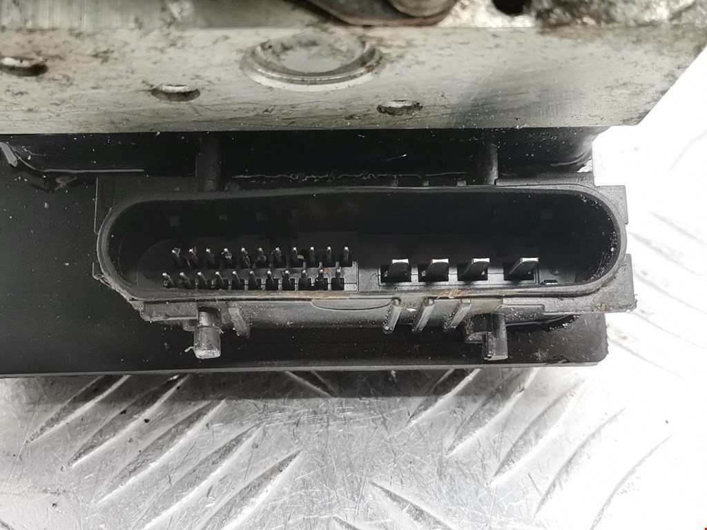 Блок ABS (насос) NISSAN Note E11 2005-2014