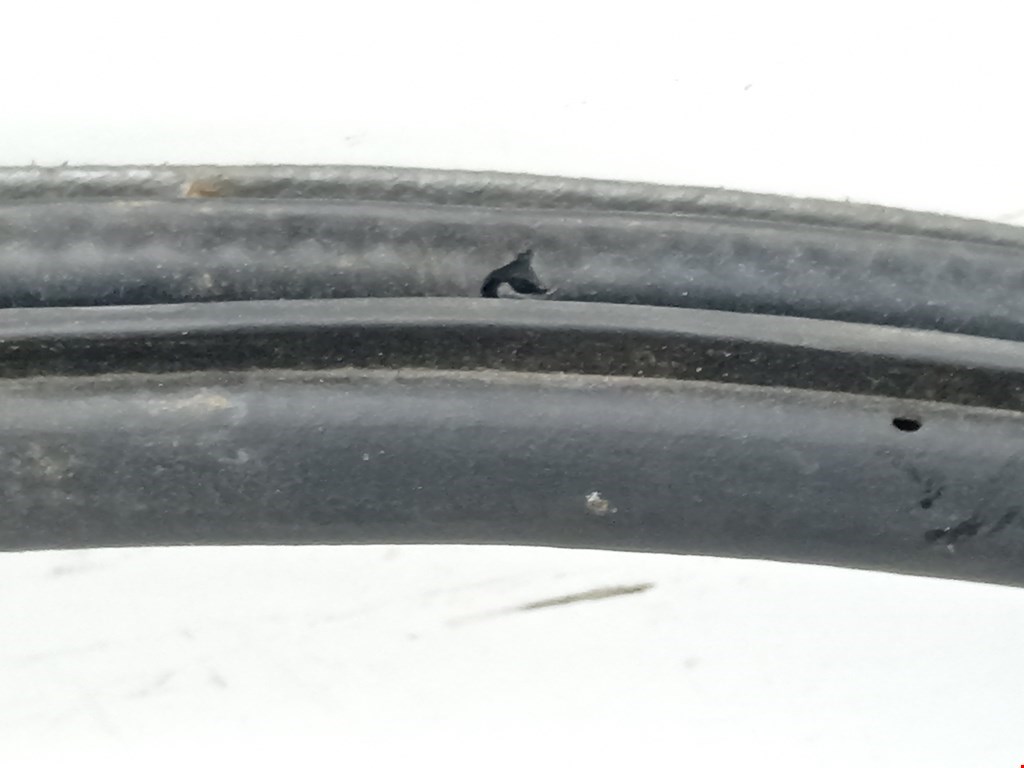 Уплотнитель двери MITSUBISHI Space Wagon N8,N9 1998-2004