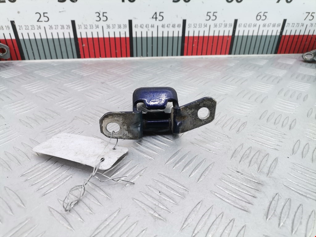 Петля двери передней правой Mazda 6 GG (2002-2008)