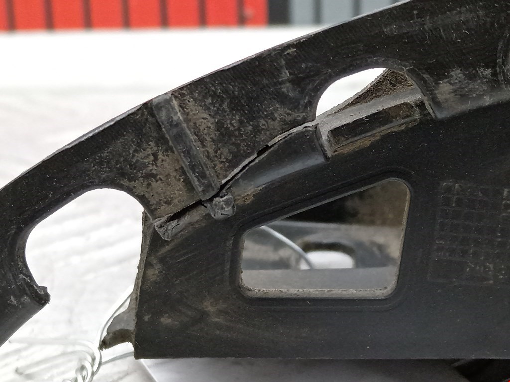 Кронштейн заднего бампера левый правый VOLKSWAGEN Touran 2003-2010