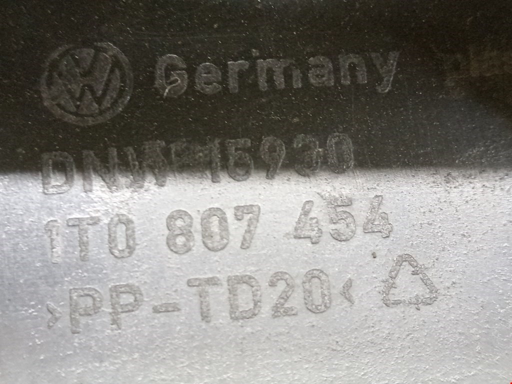 Кронштейн заднего бампера левый правый VOLKSWAGEN Touran 2003-2010