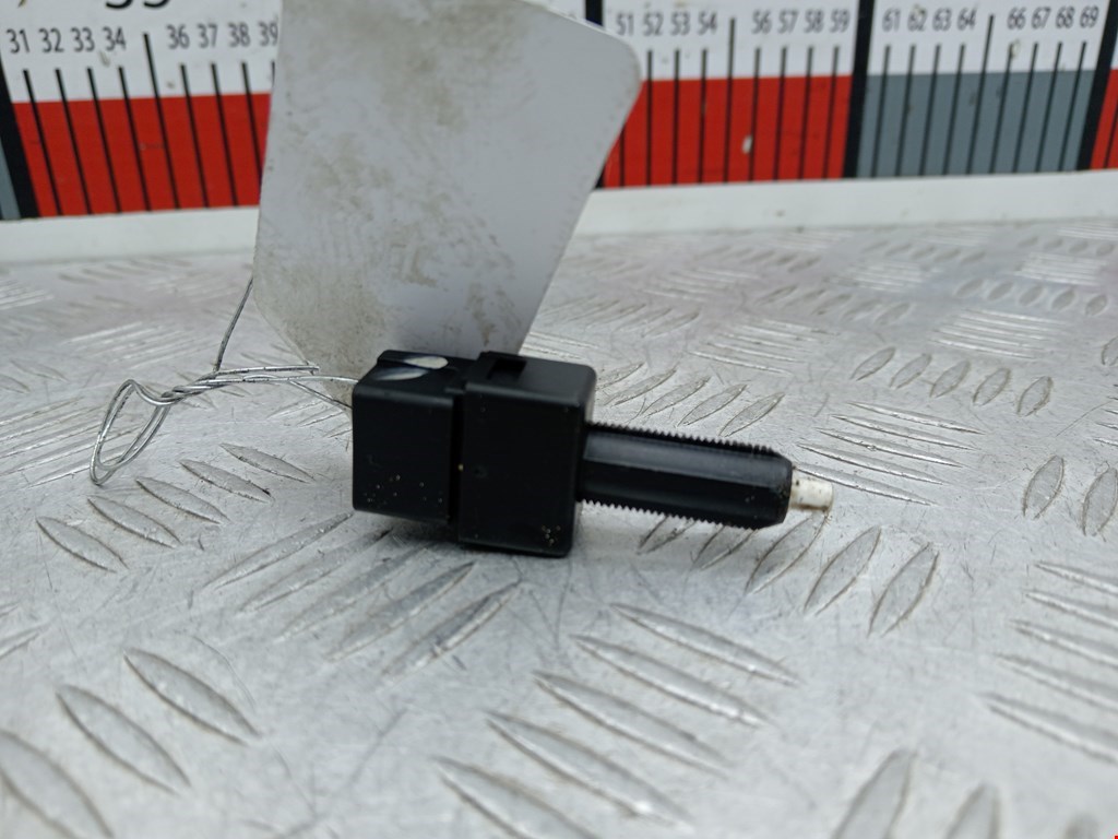 Датчик положения педали тормоза (Выключатель стоп-сигналов) Mitsubishi Space_Wagon 3 (1998-2004)