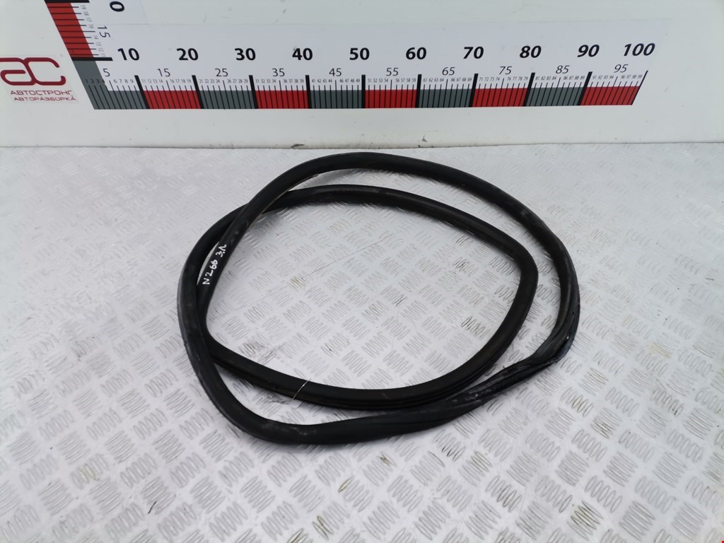 Уплотнитель двери VOLKSWAGEN Passat B5 1997-2005