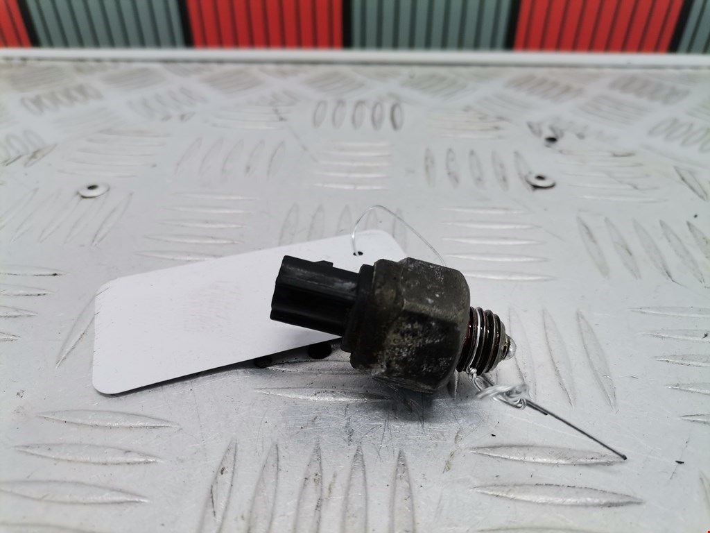 Датчик включения заднего хода (лягушка) Hyundai Terracan (2001-2007)