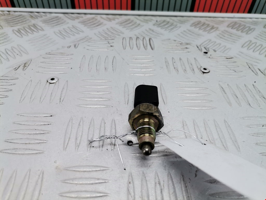 Датчик включения заднего хода VOLKSWAGEN Golf IV 1997-2003