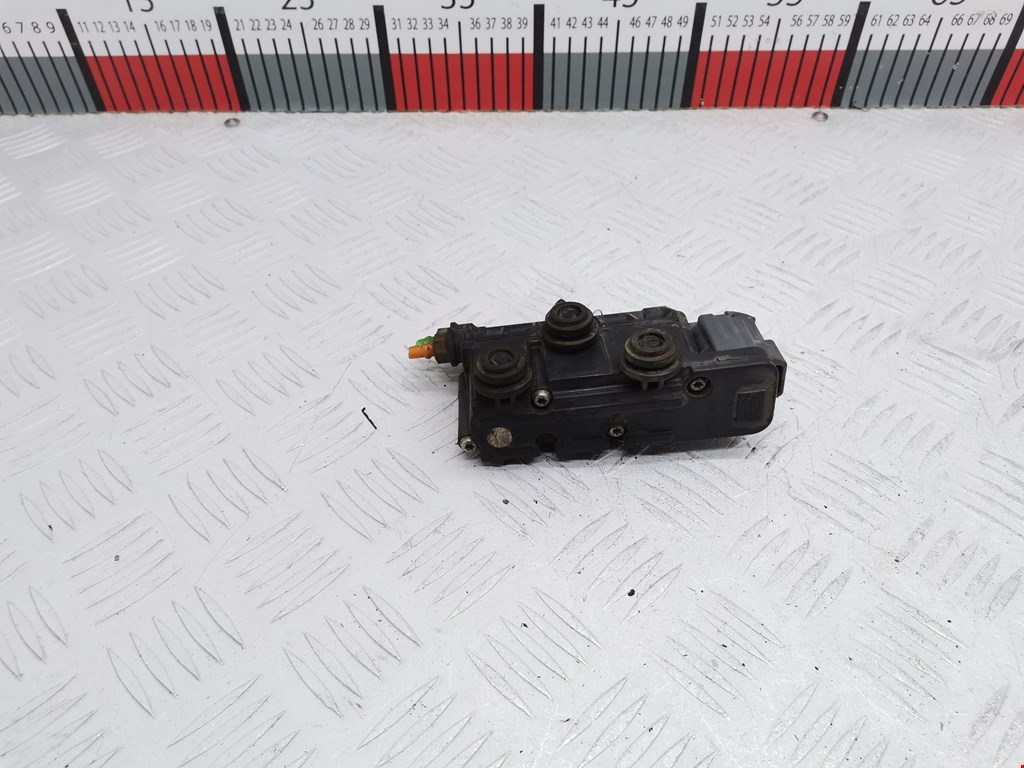 Блок клапанов пневмоподвески Land Rover Range Rover 3 (2001-2012)