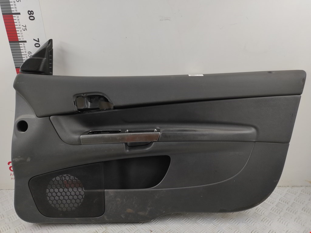Обшивка двери передняя правая VOLVO C30 2006-2013