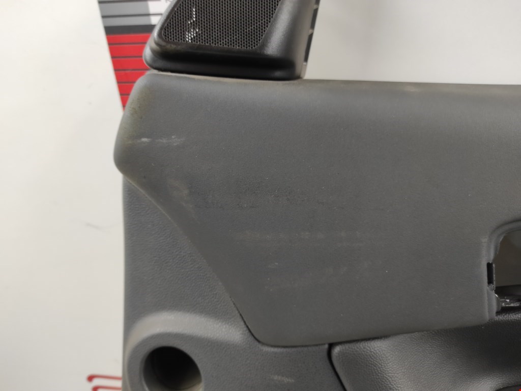 Обшивка двери передняя правая VOLVO C30 2006-2013