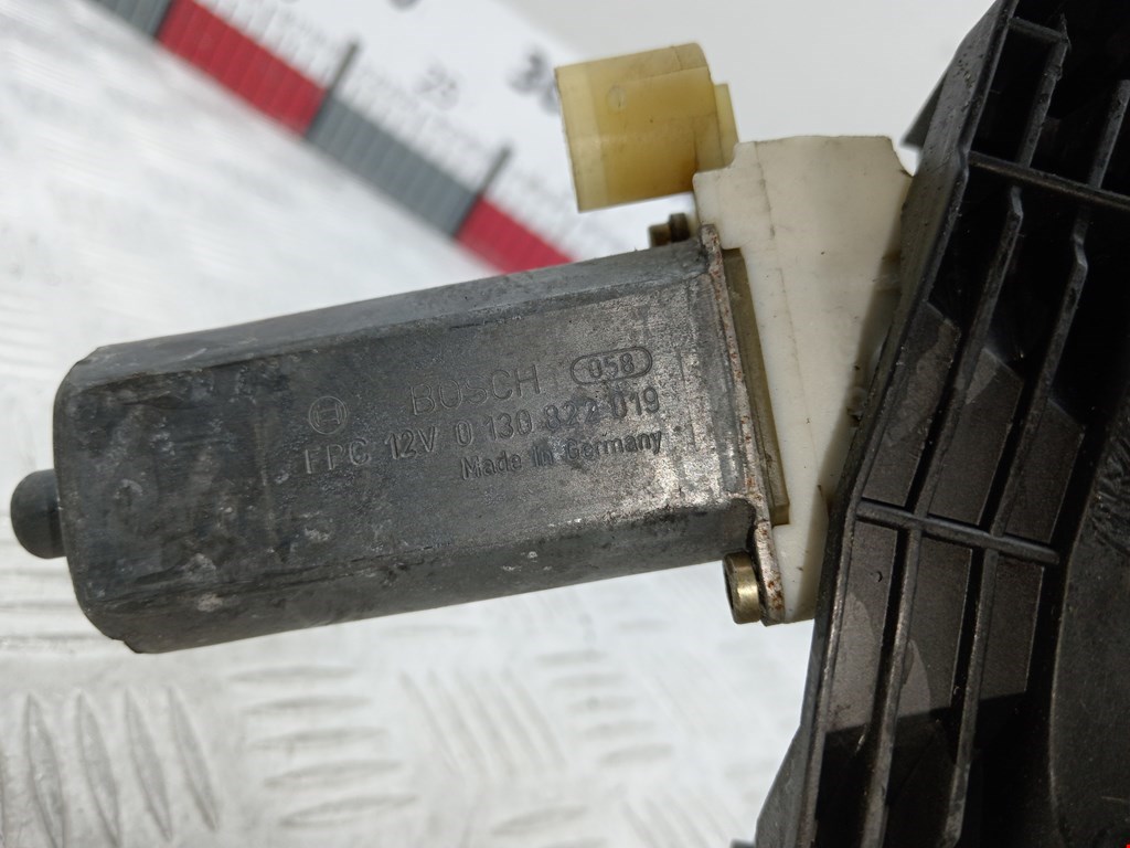 Стеклоподъемник передний правый RENAULT Clio 1998-2008