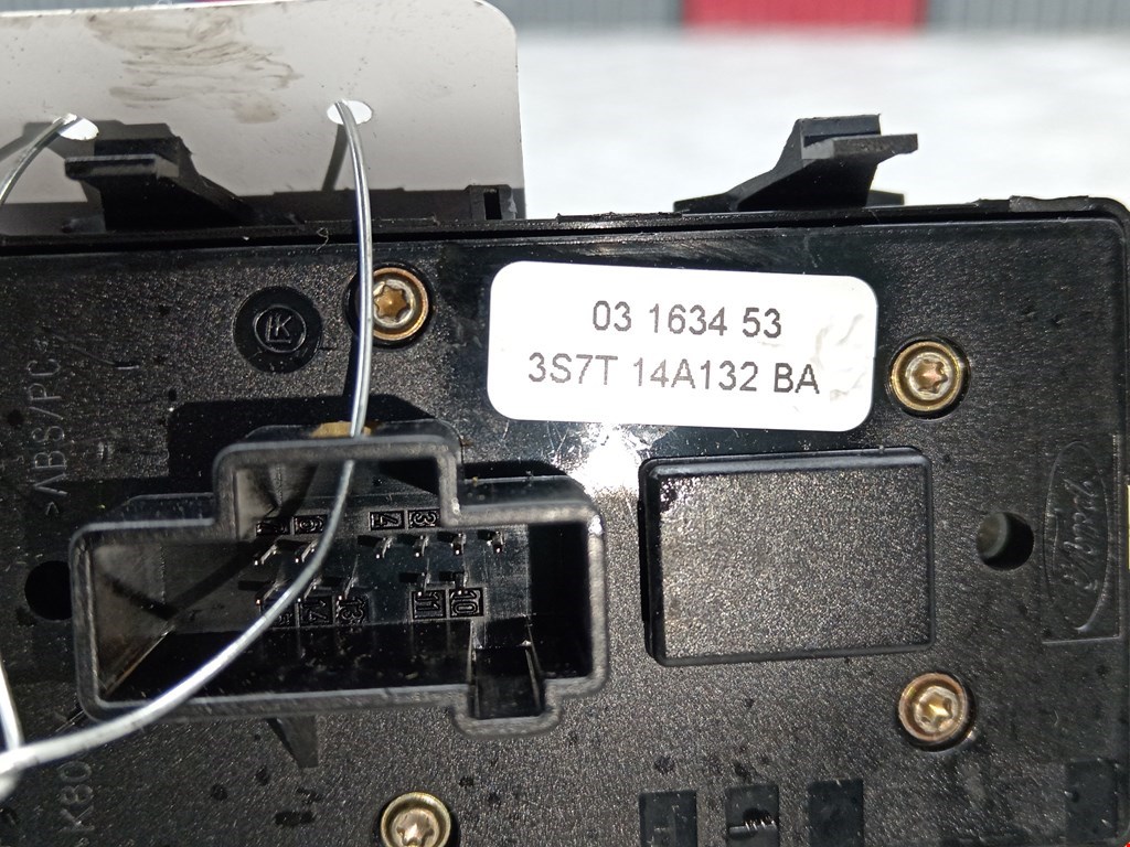 Блок управления стеклоподъемниками FORD Mondeo III 2000-2007