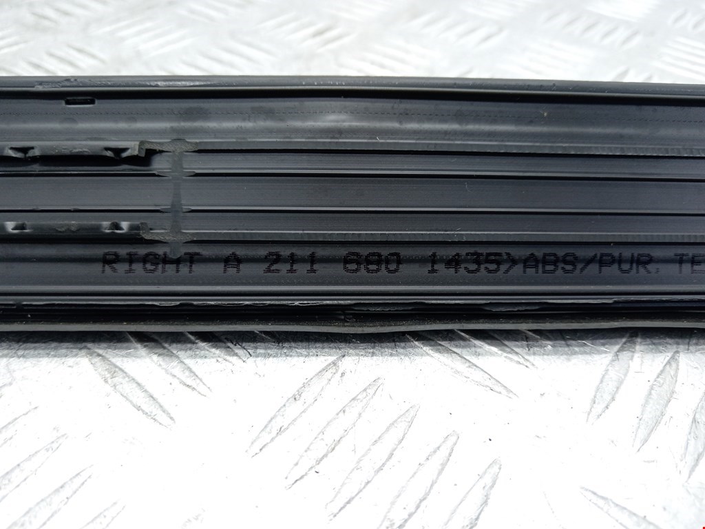 Накладка порога (внутренняя) MERCEDES-BENZ E-Class W211, S211 2002-2009