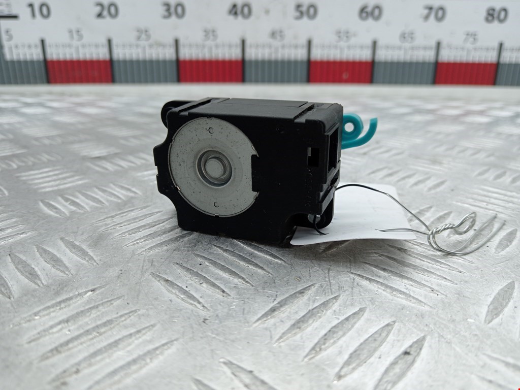 Сервопривод (электропривод моторчик привода) заслонки печки Nissan Note (E11) (2005-2013)