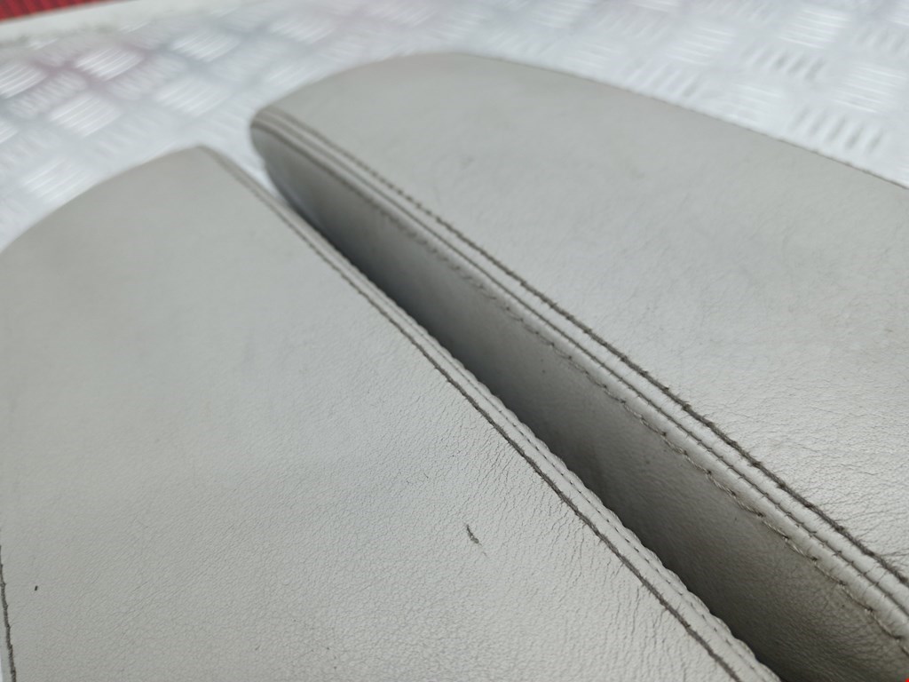 Подлокотник в салон AUDI A8 D3 2003-2010