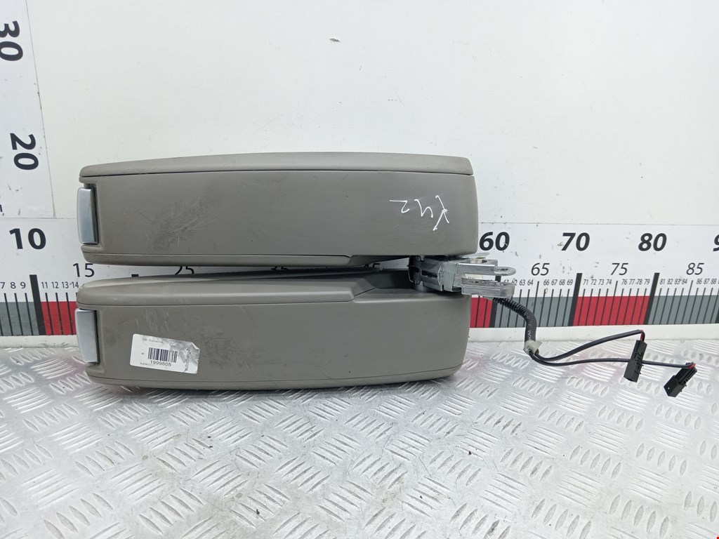 Подлокотник в салон AUDI A8 D3 2003-2010