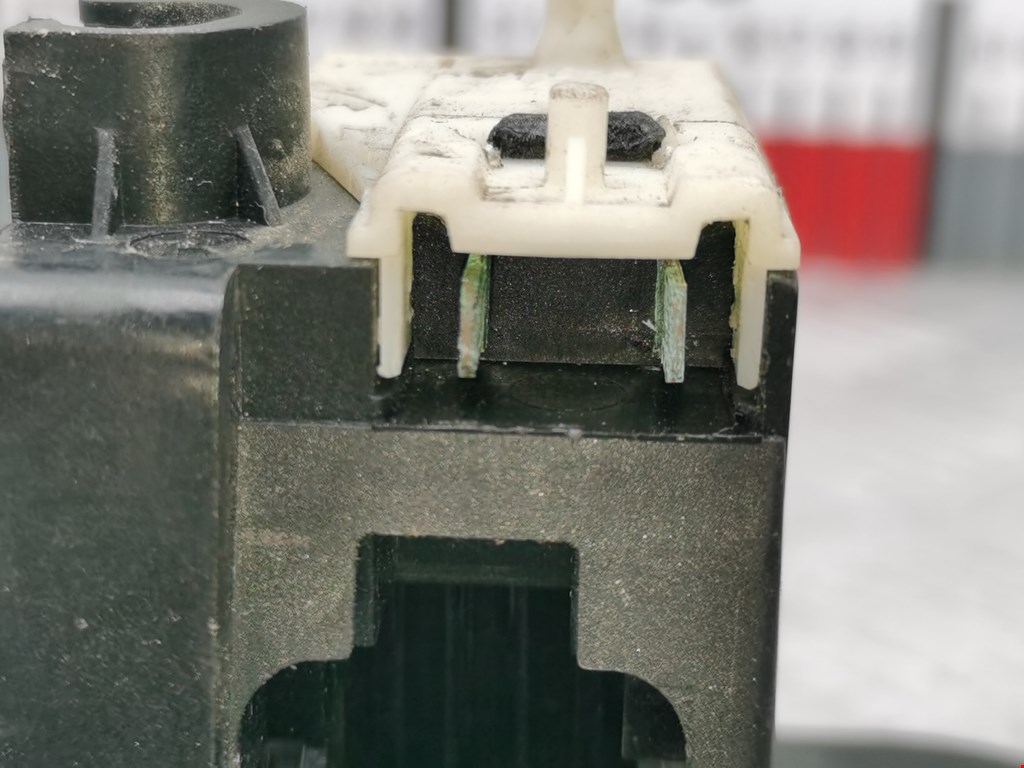 Замок двери передней левой RENAULT Clio 1998-2008